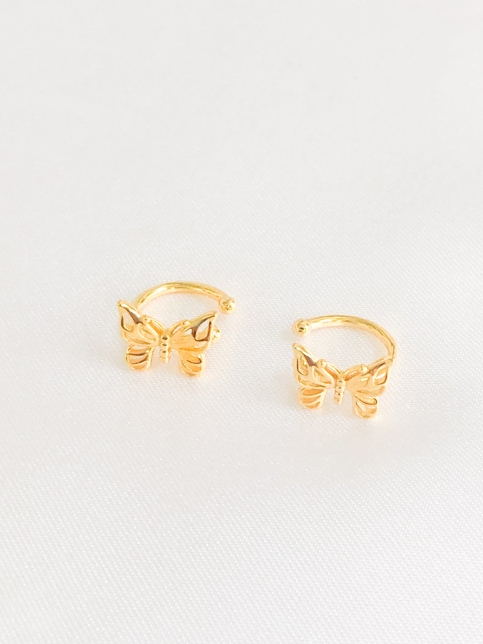 Upgrade your jewelry collection with our gold butterfly ear cuff, a unique and trendy accessory that adds a touch of whimsy to any outfit. The ear cuff features delicate butterfly wings with a shimmering gold-tone finish, measuring approximately 1 inch in length. The cuff is designed for comfortable and secure wear, even for those without pierced ears. 
