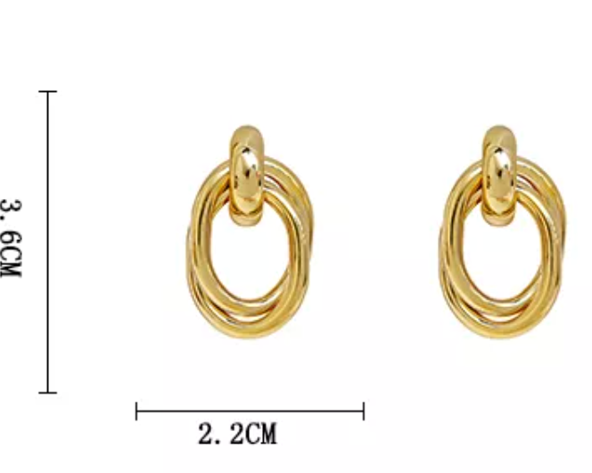Elevate your look with our stunning gold large circle twisted clip-on hoop earrings. The earrings feature a unique and eye-catching twisted circle design, measuring approximately 3.6 x 2.2 cm. The earrings are clip-on, making them perfect for those without pierced ears.  The gold large circle twisted clip-on hoop earrings are versatile and can be paired with a variety of outfits, whether it be for a formal event or a casual day out. 